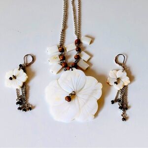 White flower Shell necklace and earrings Nina Ricci signed Set